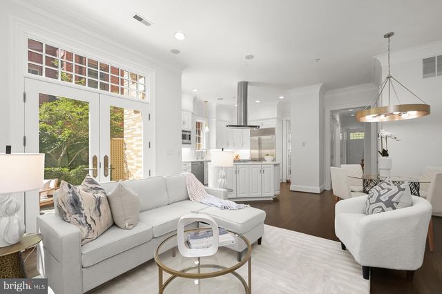 2985 38TH ST NW, Washington, DC 20016