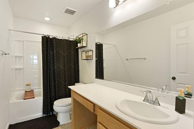 1601 Redhaven Pl, Hughson, CA 95326