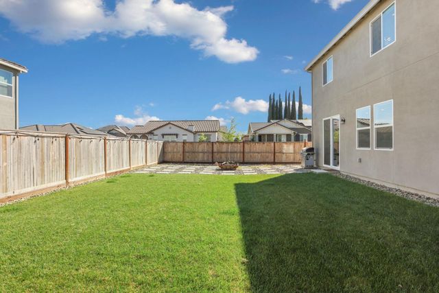 1601 Redhaven Pl, Hughson, CA 95326