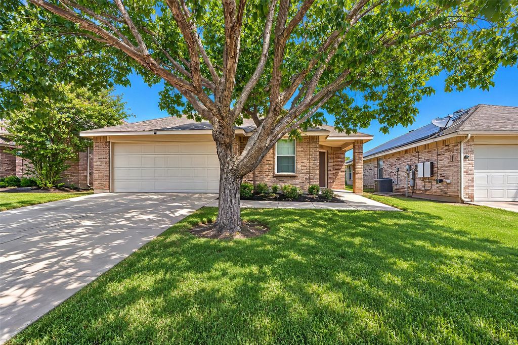 625 Horn Street, Crowley, TX 76036 — exterior