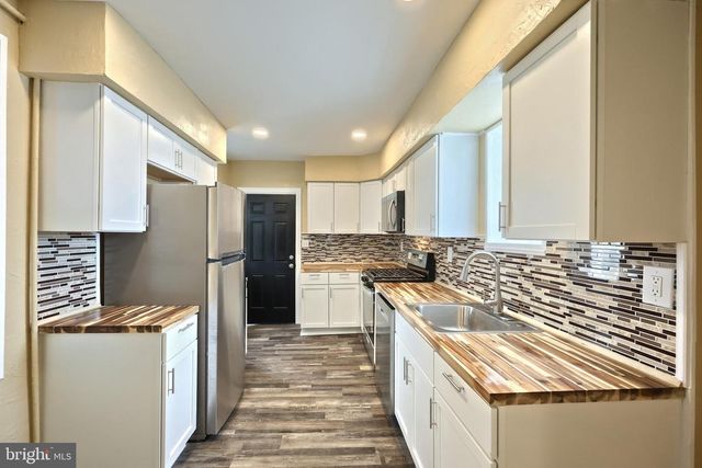 1415 W KING ST, York, PA 17404