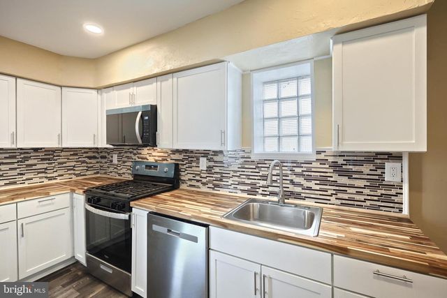 1415 W KING ST, York, PA 17404