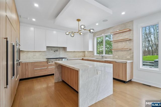 312 Bolz Street, Englewood Cliffs, NJ 07632