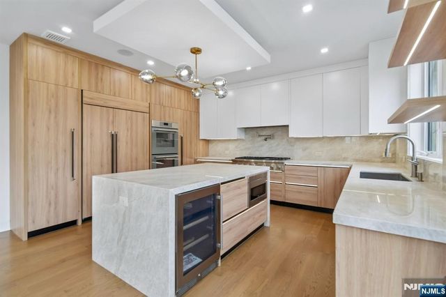 312 Bolz Street, Englewood Cliffs, NJ 07632