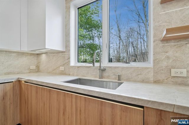 312 Bolz Street, Englewood Cliffs, NJ 07632