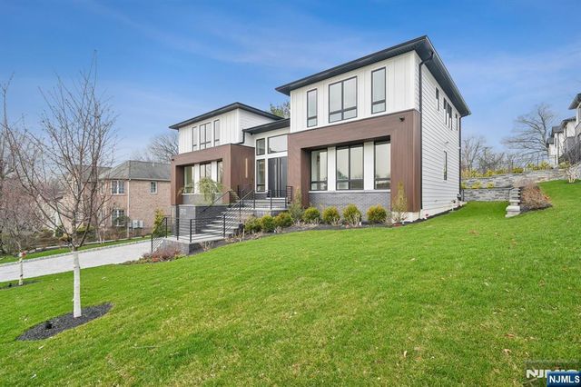 312 Bolz Street, Englewood Cliffs, NJ 07632