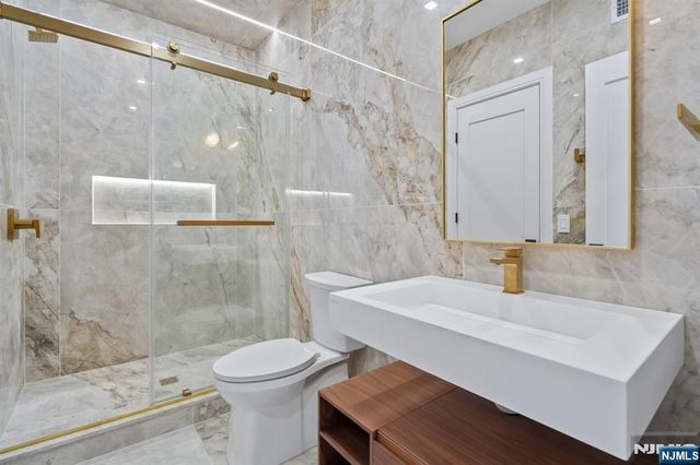 312 Bolz Street, Englewood Cliffs, NJ 07632