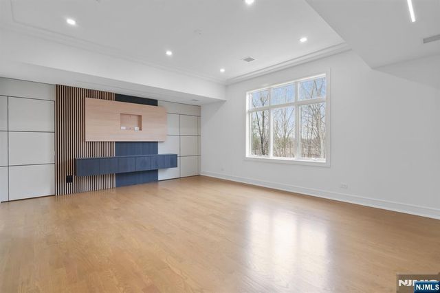 312 Bolz Street, Englewood Cliffs, NJ 07632