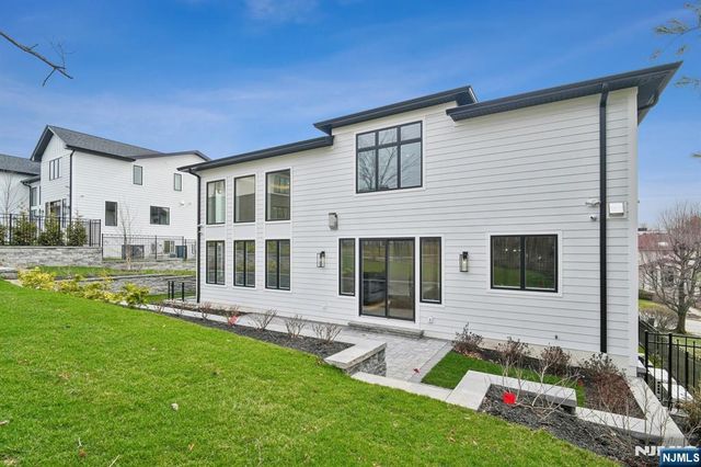 312 Bolz Street, Englewood Cliffs, NJ 07632