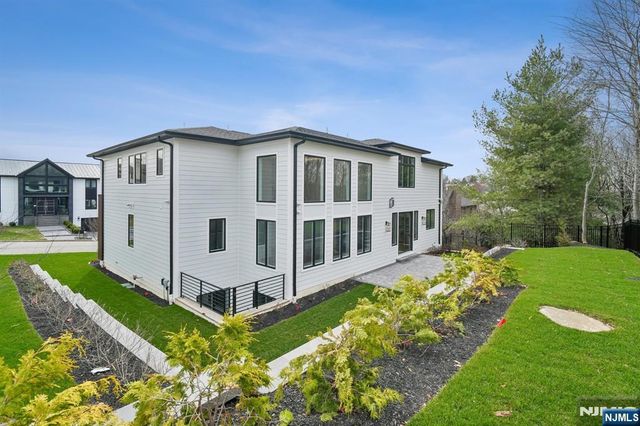 312 Bolz Street, Englewood Cliffs, NJ 07632