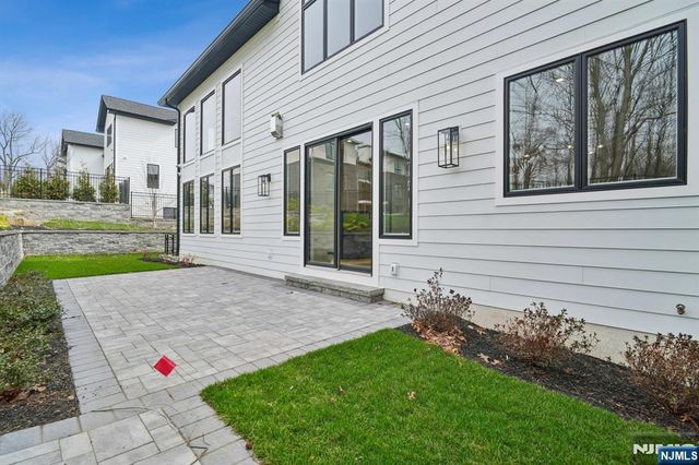 312 Bolz Street, Englewood Cliffs, NJ 07632