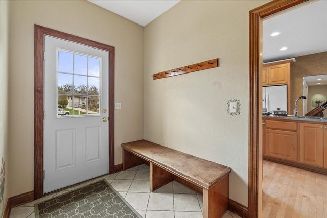 W282N4331 Somerset LANE, Pewaukee, WI 53072