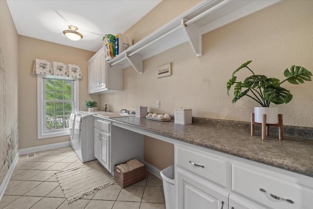 W282N4331 Somerset LANE, Pewaukee, WI 53072