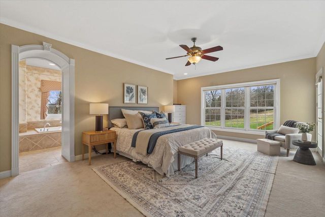 W282N4331 Somerset LANE, Pewaukee, WI 53072