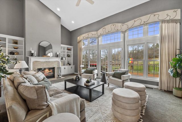W282N4331 Somerset LANE, Pewaukee, WI 53072