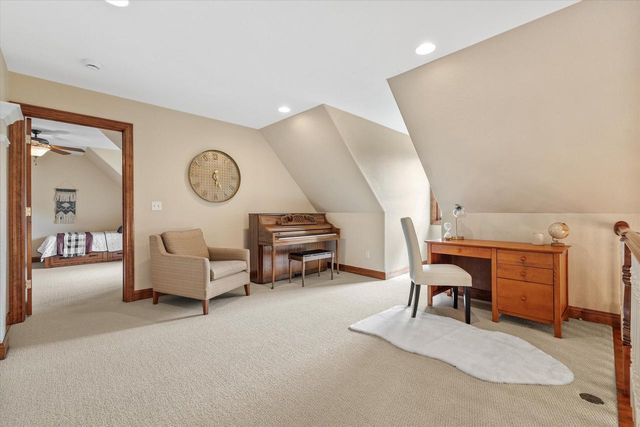 W282N4331 Somerset LANE, Pewaukee, WI 53072