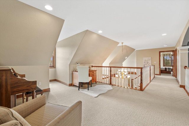 W282N4331 Somerset LANE, Pewaukee, WI 53072