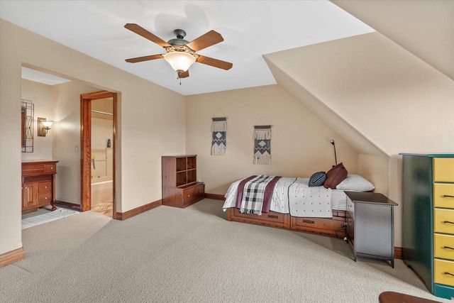 W282N4331 Somerset LANE, Pewaukee, WI 53072