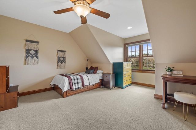 W282N4331 Somerset LANE, Pewaukee, WI 53072