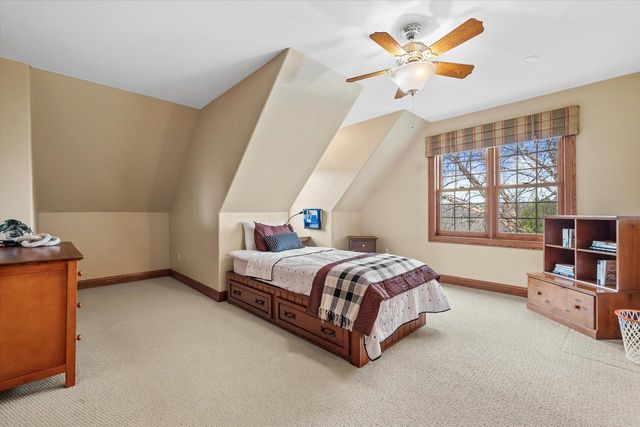 W282N4331 Somerset LANE, Pewaukee, WI 53072