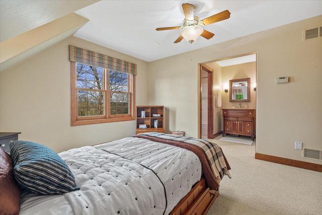 W282N4331 Somerset LANE, Pewaukee, WI 53072