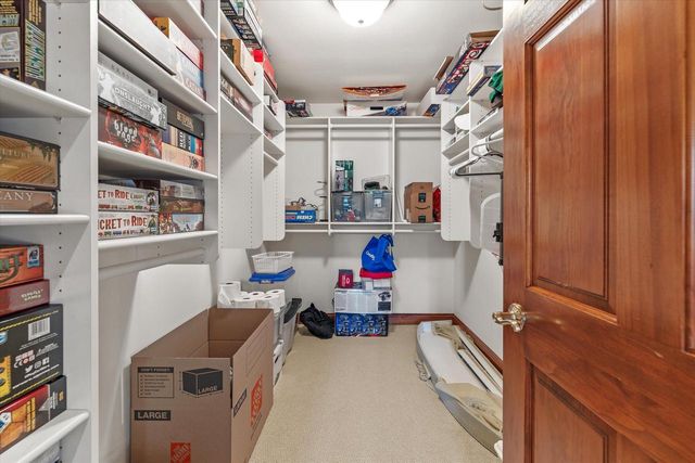 W282N4331 Somerset LANE, Pewaukee, WI 53072