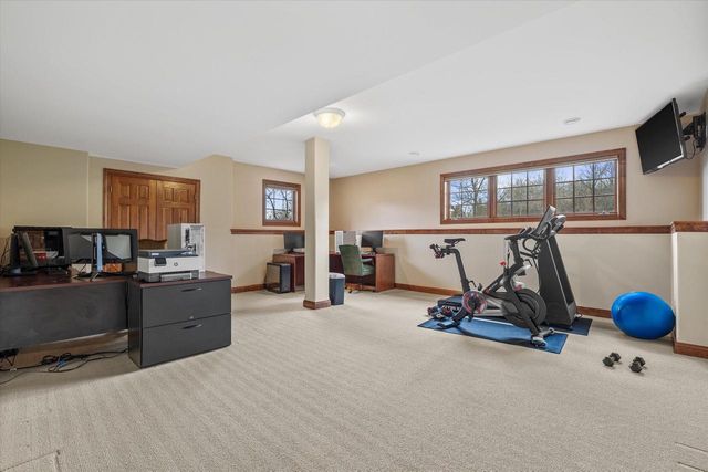 W282N4331 Somerset LANE, Pewaukee, WI 53072