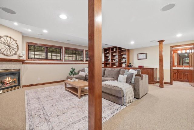 W282N4331 Somerset LANE, Pewaukee, WI 53072