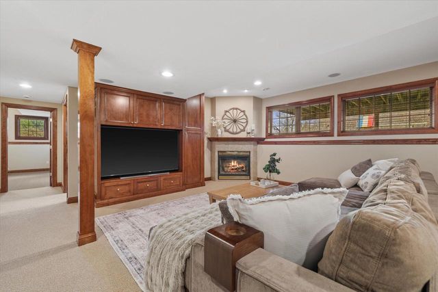 W282N4331 Somerset LANE, Pewaukee, WI 53072