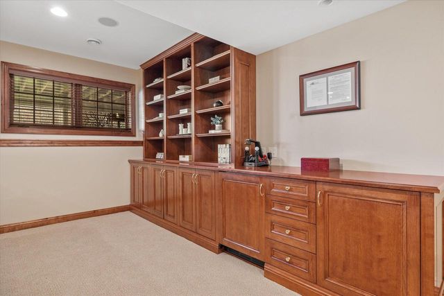 W282N4331 Somerset LANE, Pewaukee, WI 53072