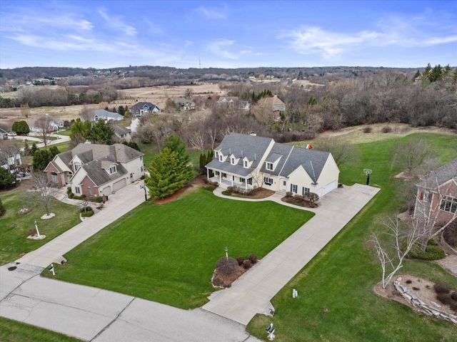 W282N4331 Somerset LANE, Pewaukee, WI 53072