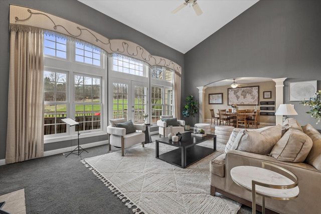 W282N4331 Somerset LANE, Pewaukee, WI 53072