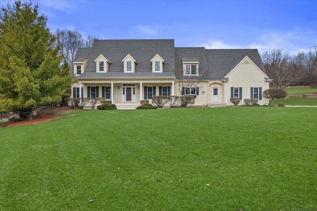 W282N4331 Somerset LANE, Pewaukee, WI 53072