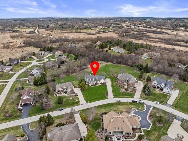 W282N4331 Somerset LANE, Pewaukee, WI 53072
