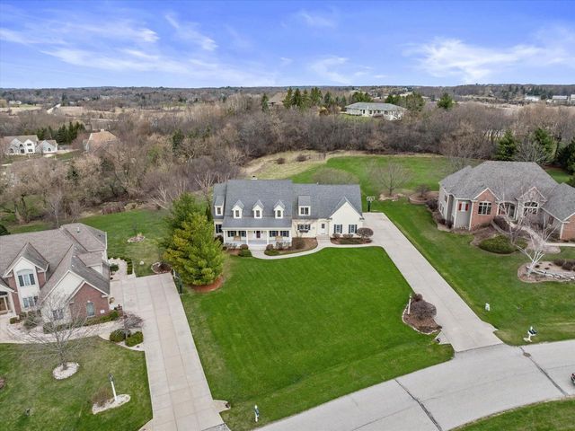 W282N4331 Somerset LANE, Pewaukee, WI 53072