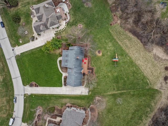 W282N4331 Somerset LANE, Pewaukee, WI 53072