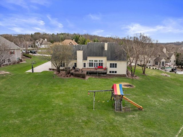 W282N4331 Somerset LANE, Pewaukee, WI 53072