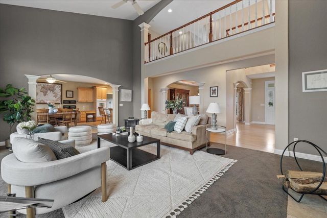 W282N4331 Somerset LANE, Pewaukee, WI 53072