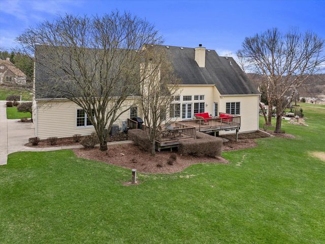 W282N4331 Somerset LANE, Pewaukee, WI 53072