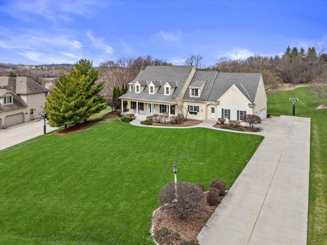 W282N4331 Somerset LANE, Pewaukee, WI 53072