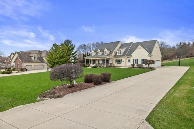 W282N4331 Somerset LANE, Pewaukee, WI 53072