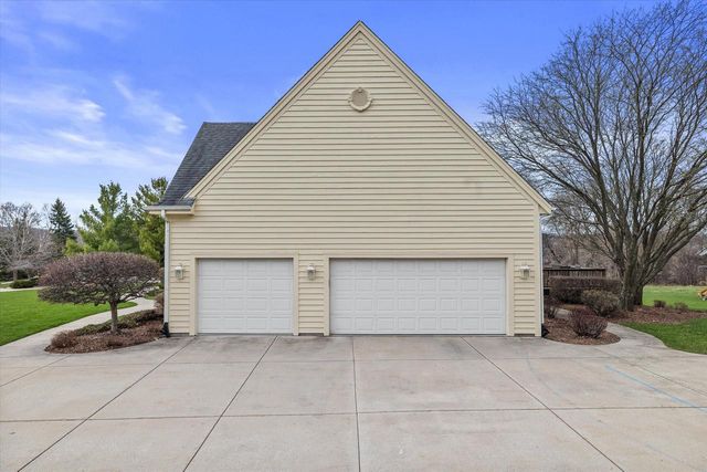 W282N4331 Somerset LANE, Pewaukee, WI 53072