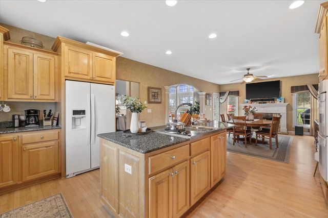 W282N4331 Somerset LANE, Pewaukee, WI 53072