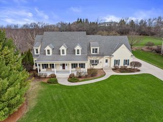 W282N4331 Somerset LANE, Pewaukee, WI 53072