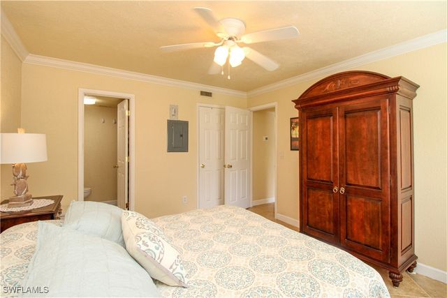 4615 Bayshore DR E4, Naples, FL 34112