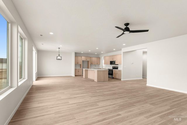 1742 Dyer St, Middleton, ID 83644