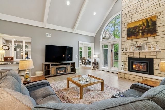 4723 Wellington Drive, Long Grove, IL 60047