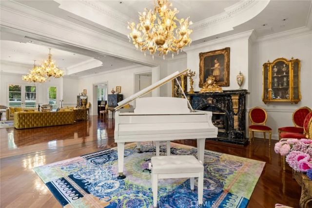 817 N Whittier Drive, Beverly Hills, CA 90210