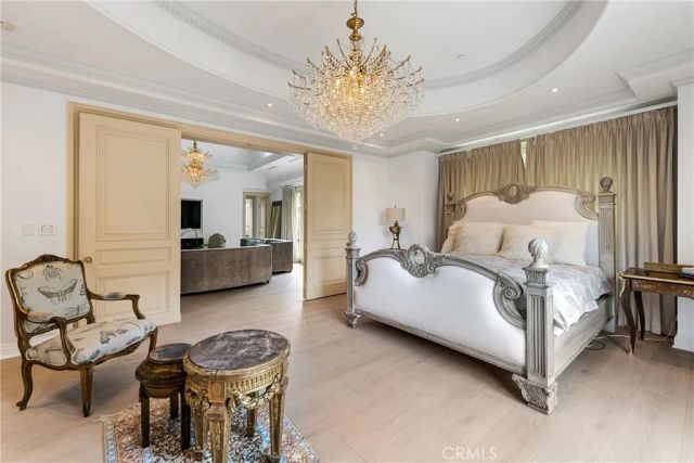 817 N Whittier Drive, Beverly Hills, CA 90210