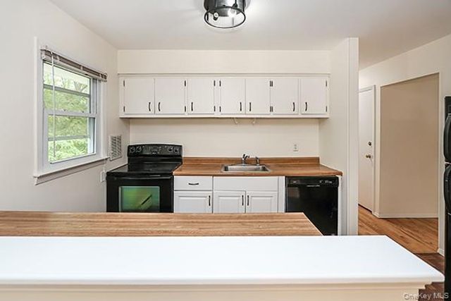 27 Potter Lane, Halesite, NY 11743